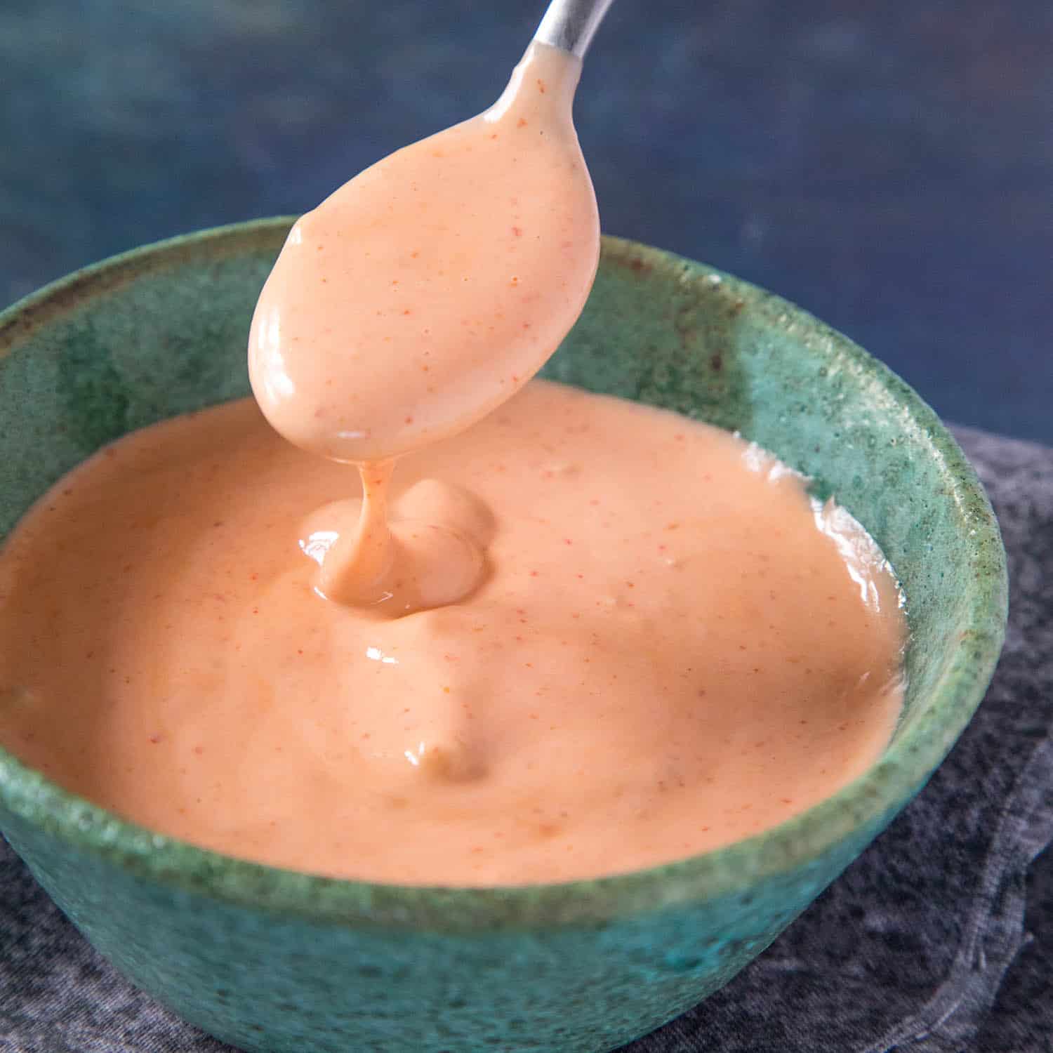 Make Creamy Sriracha Mayo at Home: Quick & Easy Recipe